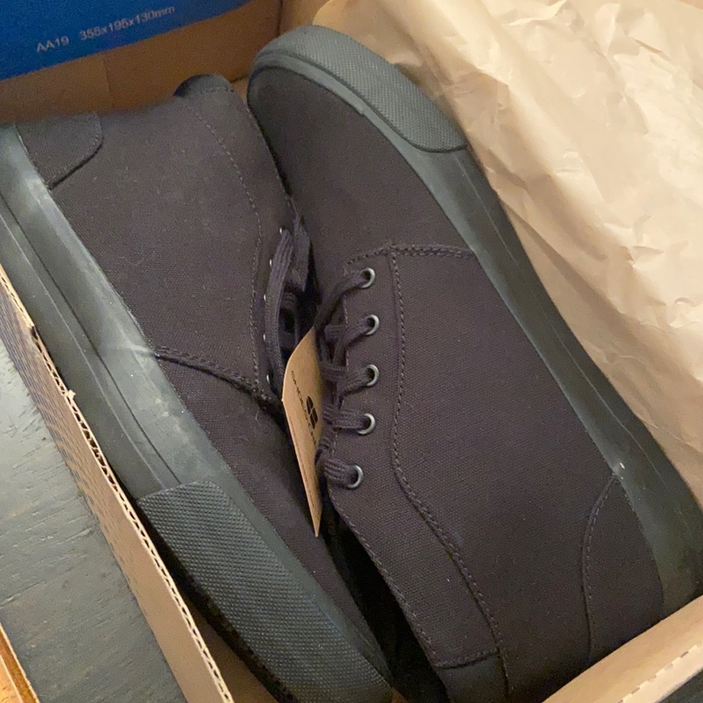 Shoes for crews work shoes.